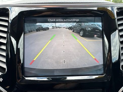 Used 2020 Jeep Cherokee Limited AWD/4WD image 7