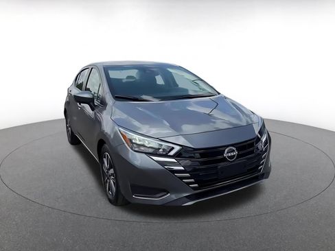 Used 2025 Nissan Versa SV FWD image 3