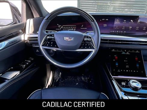 Certified 2025 Cadillac Escalade ESV Premium Luxury image 7