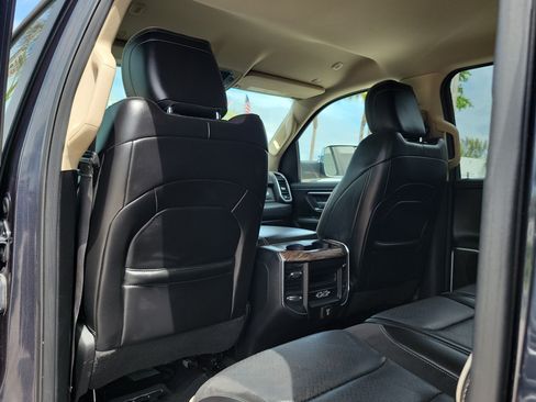 Used 2019 RAM 1500 Laramie AWD/4WD image 14
