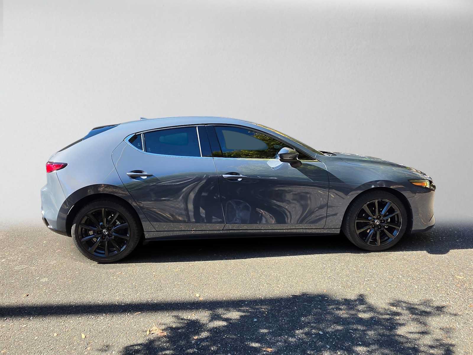 Used 2022 MAZDA MAZDA3 s FWD image 2