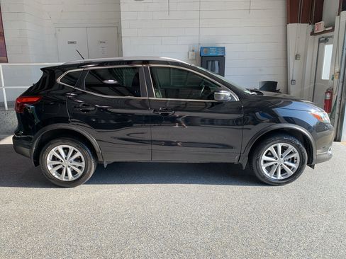 Used 2017 Nissan Rogue Sport SV w/ SV All-Weather Package FWD image 11
