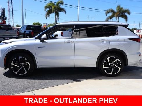 Used 2025 Mitsubishi Outlander SEL image 5
