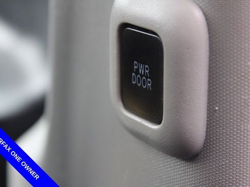 Used 2017 Toyota Sienna SE Premium image 24