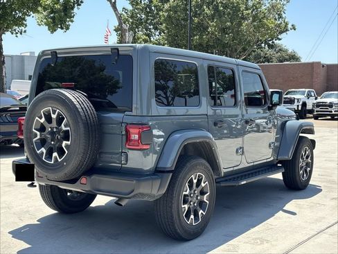 Used 2024 Jeep Wrangler Unlimited Sahara w/ Technology Group AWD/4WD image 3