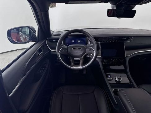 New 2025 Jeep Grand Cherokee Limited image 24