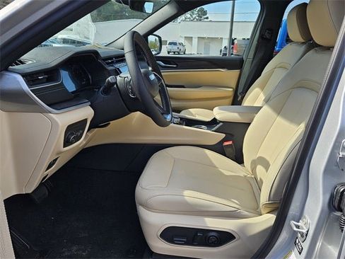 New 2025 Jeep Grand Cherokee L Limited w/ Trailer Tow Package image 10