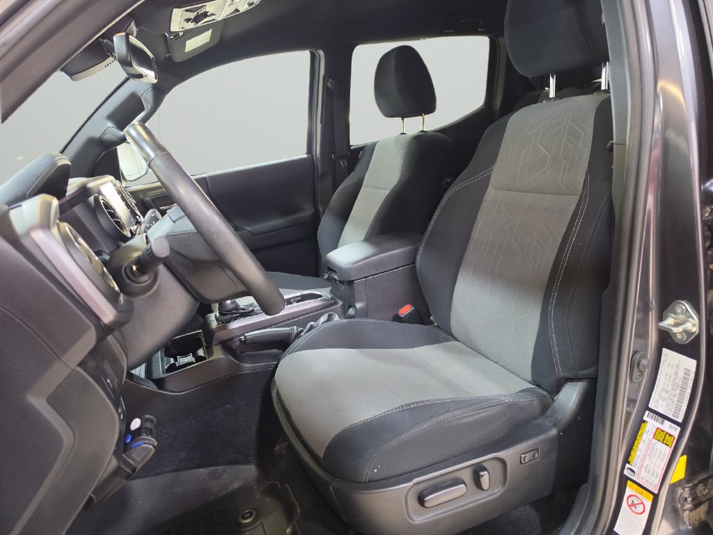 Used 2020 Toyota Tacoma TRD Off-Road w/ Technology Package AWD/4WD image 20