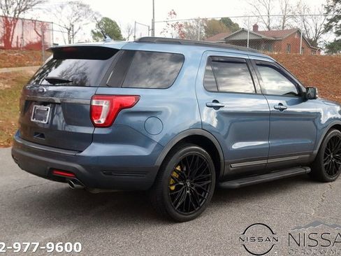 Used 2018 Ford Explorer XLT w/ Equipment Group 202A image 7