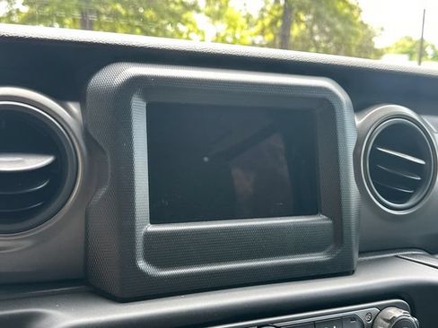 Used 2023 Jeep Wrangler Sport AWD/4WD image 20