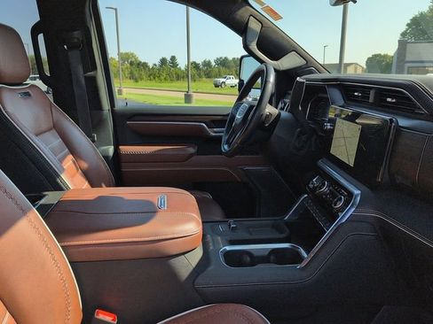 Used 2025 GMC Sierra 3500 Denali Ultimate AWD/4WD image 10