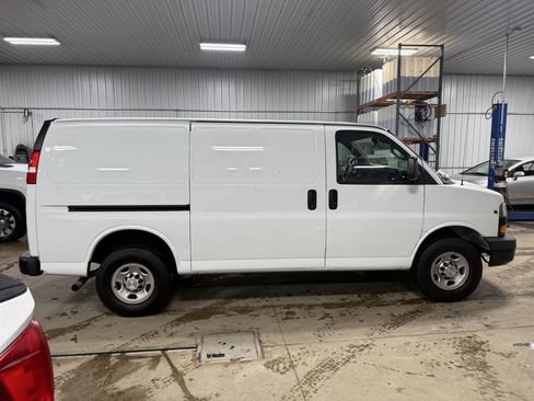 Used 2019 Chevrolet Express 3500 w/ Driver Convenience Package image 10