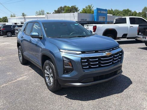 New 2026 Chevrolet Equinox LT w/ Convenience Package II FWD image 3