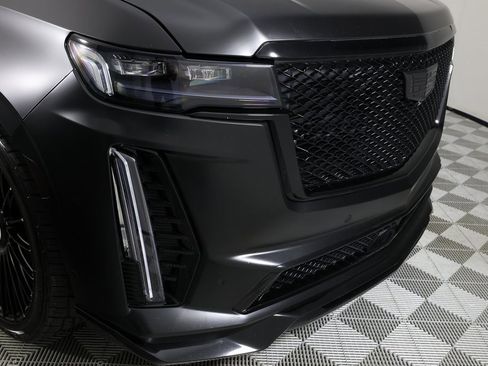 Used 2024 Cadillac Escalade V w/ LPO, ONYX Package image 52