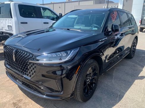 Used 2025 Lincoln Aviator AWD w/ Jet Appearance Package image 2