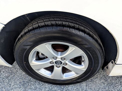 Used 2018 Toyota Sienna L image 6