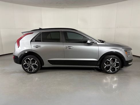 Used 2023 Kia Niro SX Touring FWD image 10