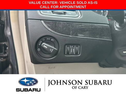 Used 2015 Chrysler Town & Country Limited Platinum FWD image 17
