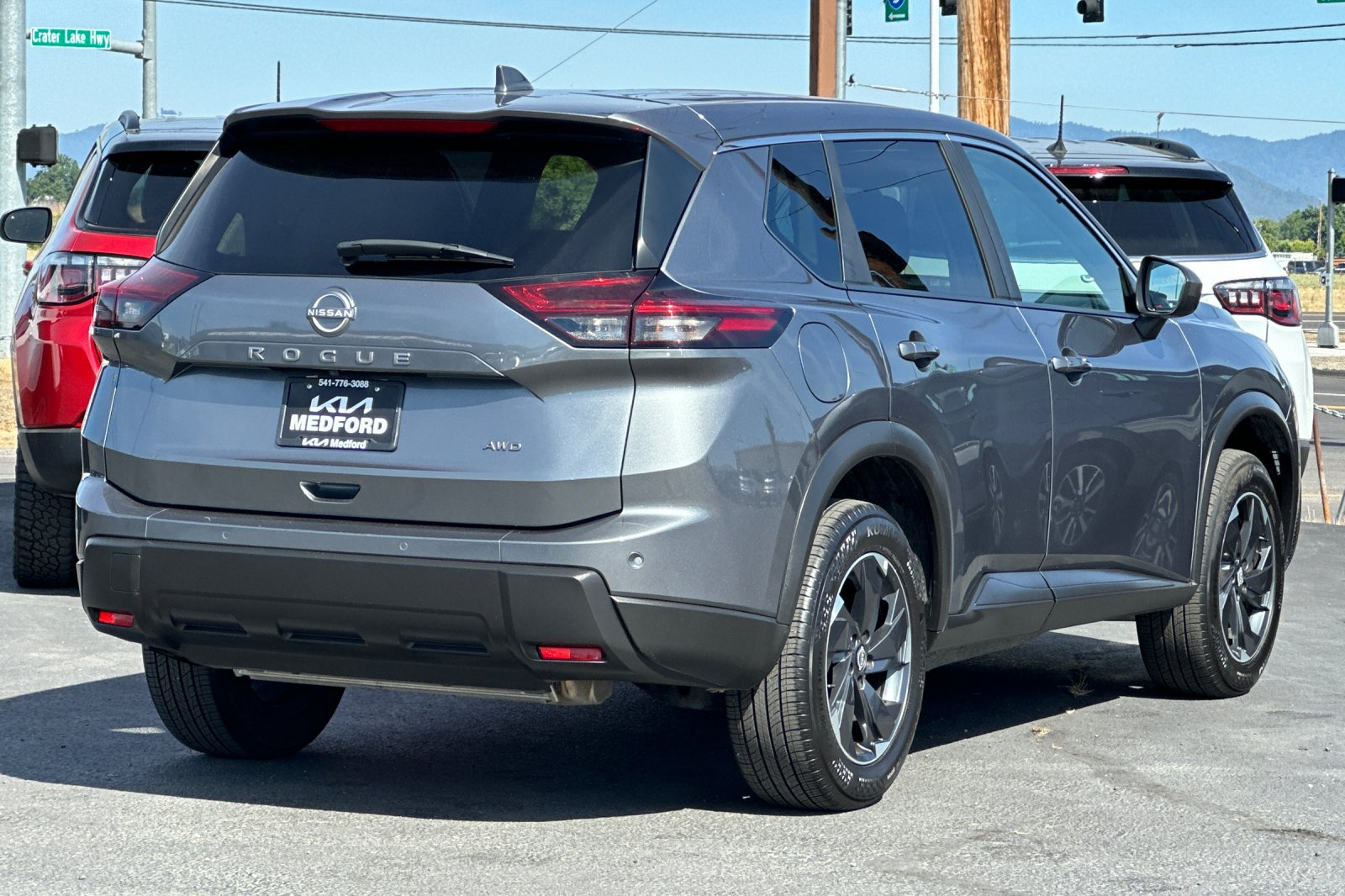 Used 2025 Nissan Rogue SV AWD/4WD image 4