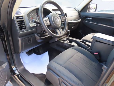 Used 2012 Jeep Liberty Sport AWD/4WD image 11