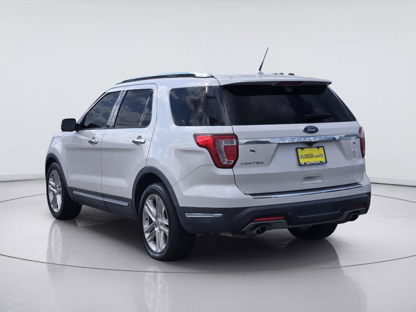 Used 2018 Ford Explorer Limited w/ Equipment Group 301A FWD image 7