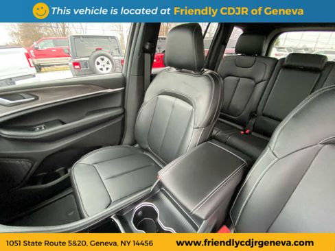 New 2025 Jeep Grand Cherokee Limited w/ Black Appearance Package image 10