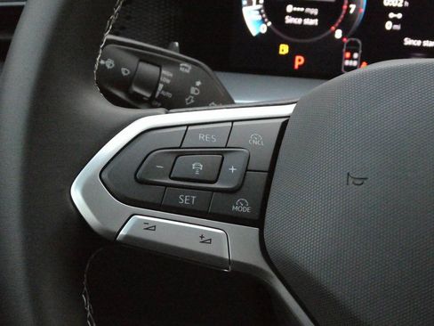 Used 2026 Volkswagen Tiguan SE AWD/4WD image 9