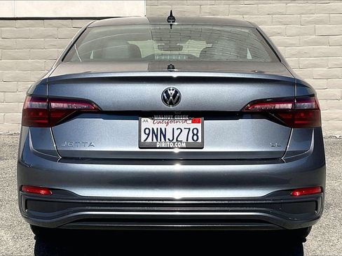 Certified 2024 Volkswagen Jetta SE w/ Panoramic Sunroof Package image 3