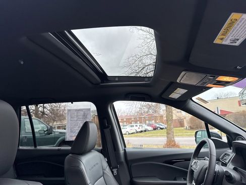 Certified 2024 Honda Passport Black Edition image 18