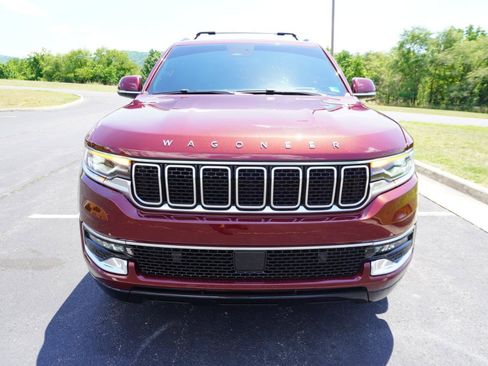 Used 2022 Jeep Wagoneer Series III w/ Premium Group I AWD/4WD image 2