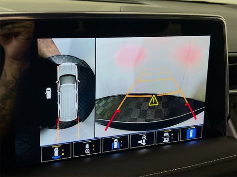 Used 2022 GMC Yukon SLT w/ SLT Premium Package image 13