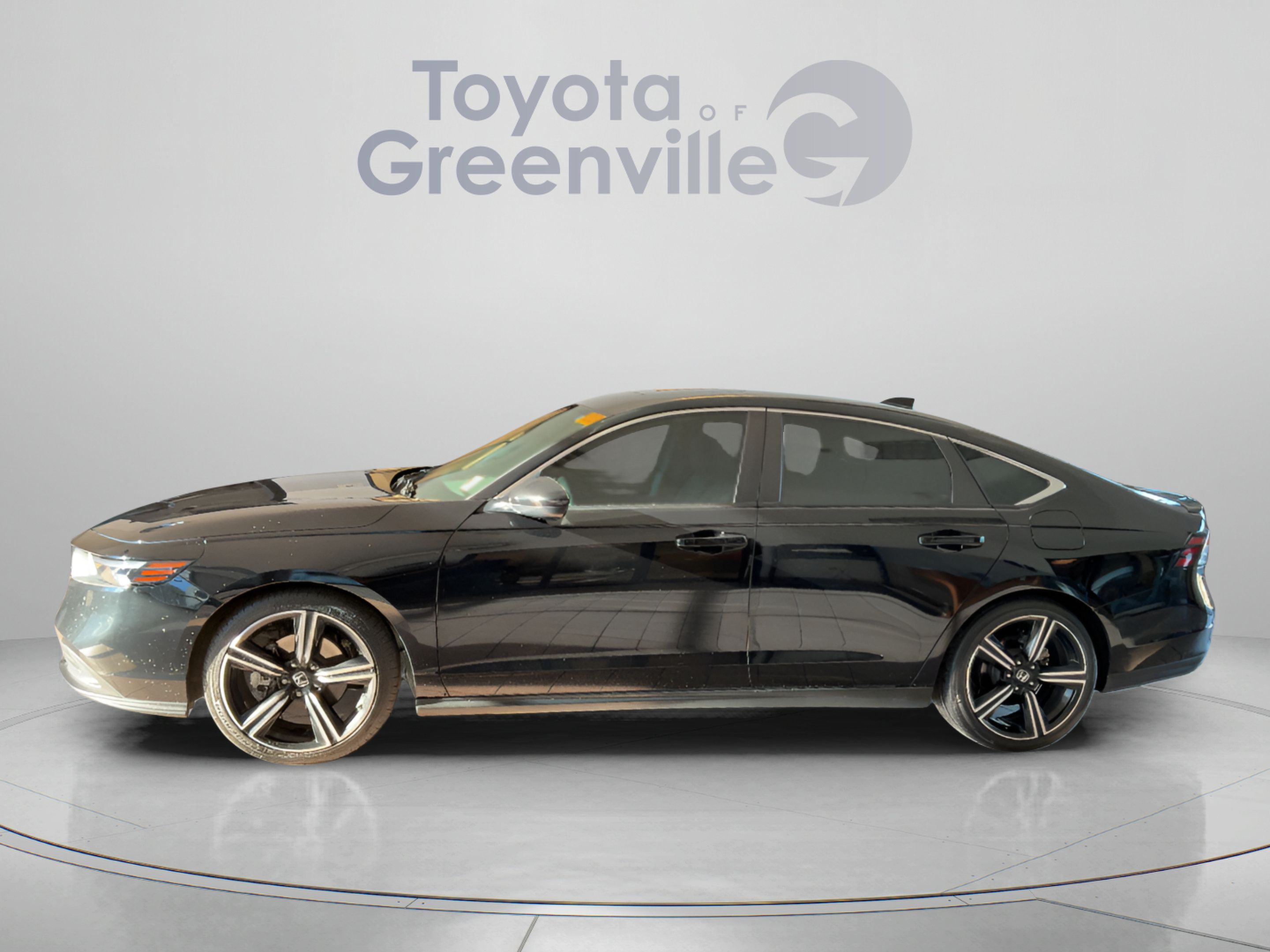 Used 2024 Honda Accord Sport image 2