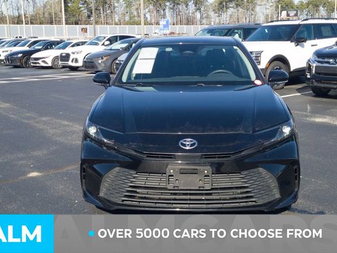 Used 2025 Toyota Camry LE image 3