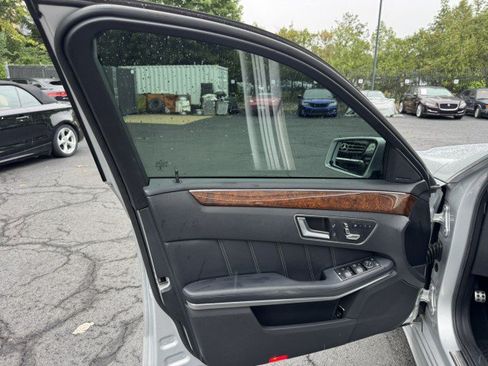 Used 2014 Mercedes-Benz E 550 4MATIC Sedan image 18