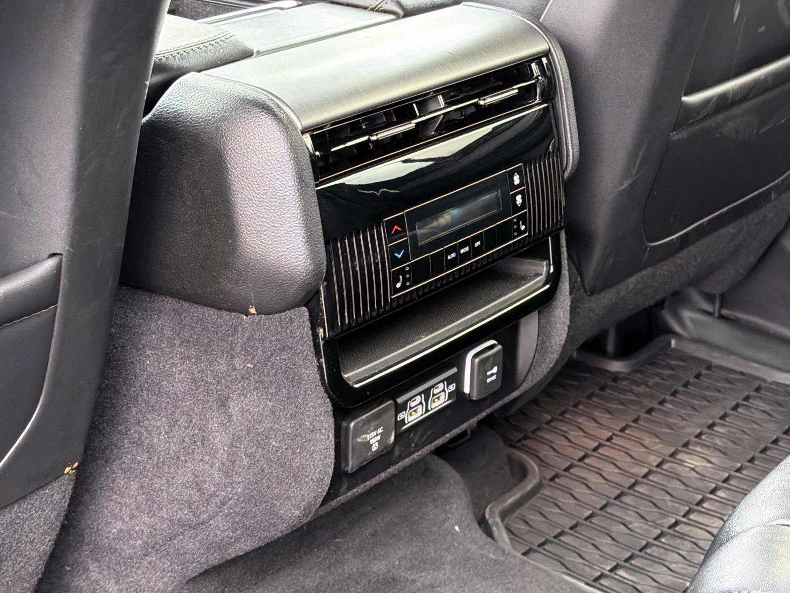Used 2024 Jeep Wagoneer Series II AWD/4WD image 16