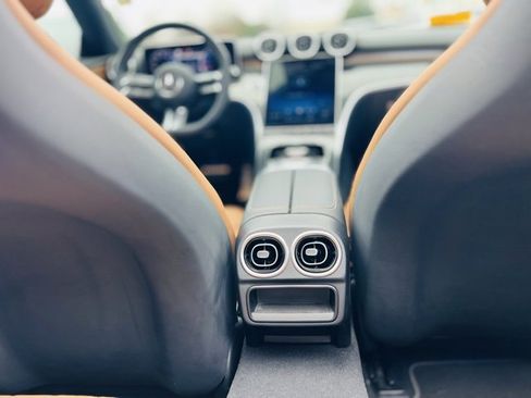 Used 2024 Mercedes-Benz CLE 450 4MATIC Cabriolet image 18