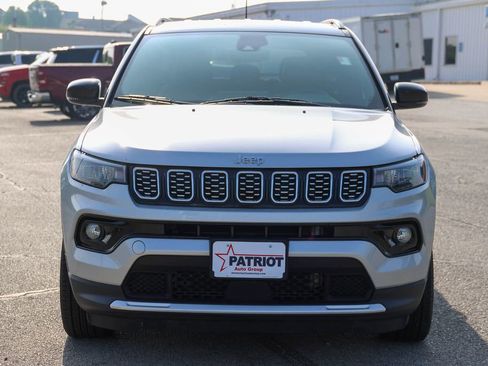 Used 2025 Jeep Compass Limited AWD/4WD image 2