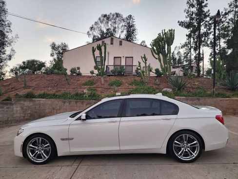 Used 2012 BMW 750Li w/ Driver Assistance Pkg RWD image 8