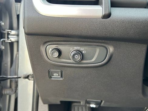 Used 2023 GMC Terrain SLE w/ Driver Convenience Package image 30