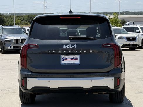 Used 2024 Kia Telluride LX FWD image 5