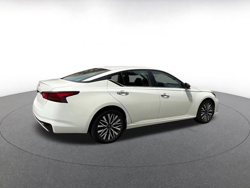 Used 2025 Nissan Altima 2.5 SV FWD image 15
