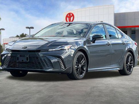 Used 2025 Toyota Camry SE w/ Convenience Package image 9