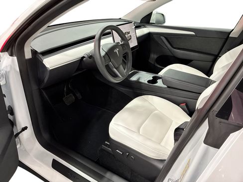 Certified 2023 Tesla Model Y Long Range AWD/4WD image 9