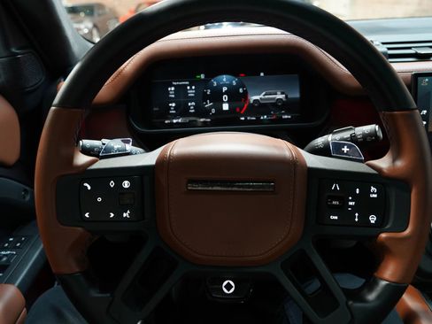 Used 2025 Land Rover Defender 110 image 73