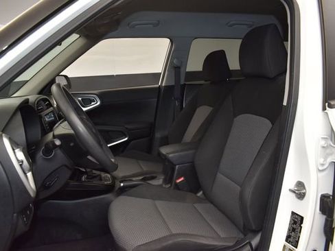 Used 2022 Kia Soul LX FWD image 9