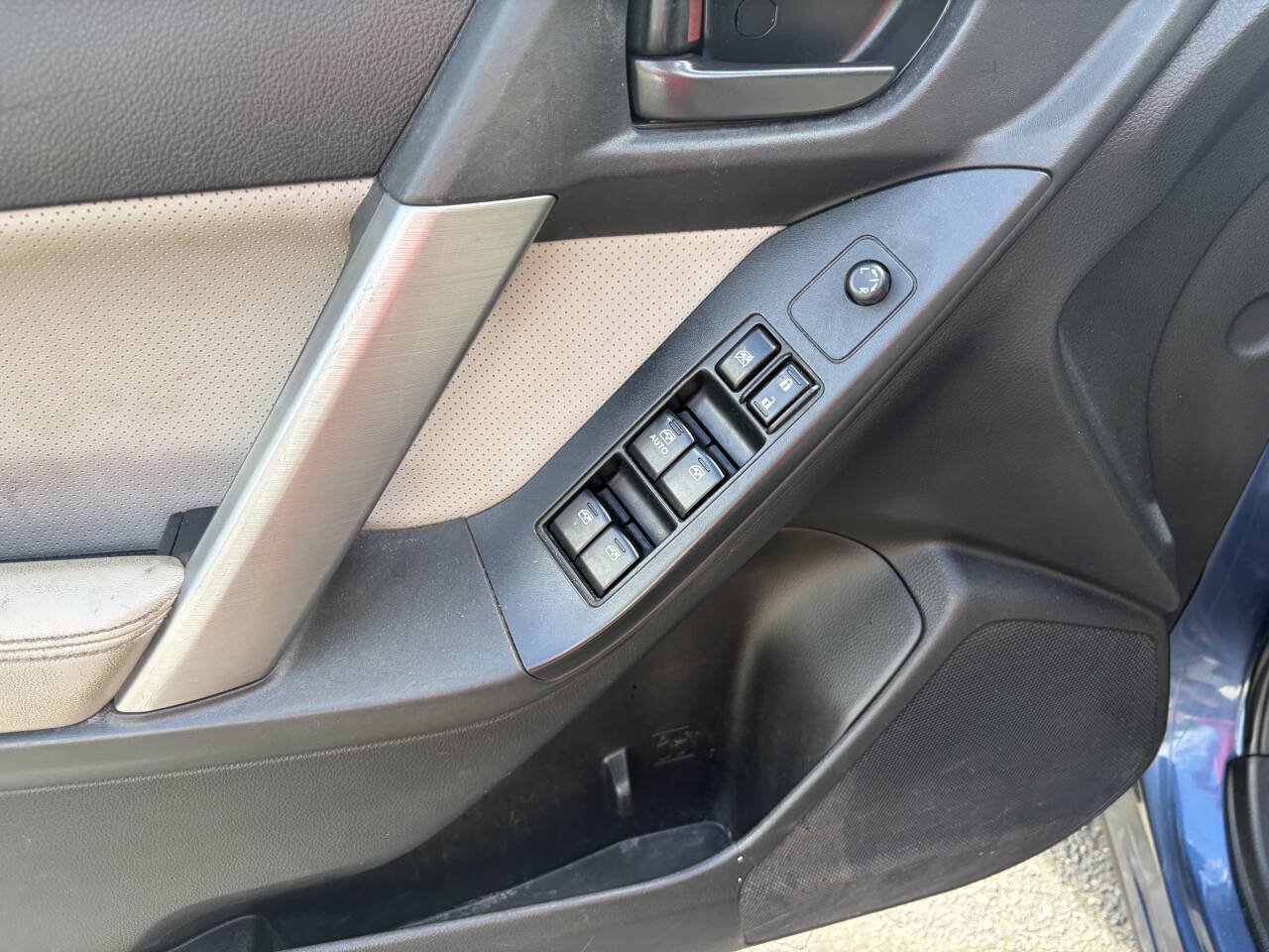 Used 2014 Subaru Forester 2.5i Limited AWD/4WD image 8