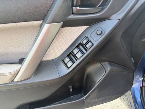 Used 2014 Subaru Forester 2.5i Limited AWD/4WD image 8