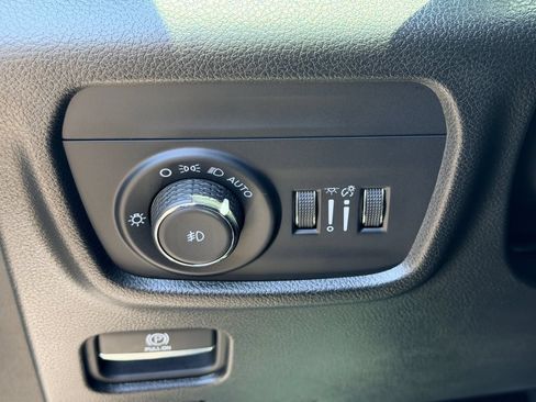Used 2024 Jeep Grand Cherokee Limited w/ Luxury Tech Group II RWD image 20