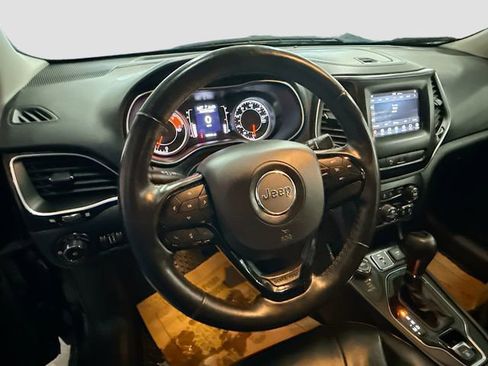 Used 2019 Jeep Cherokee Latitude Plus image 12