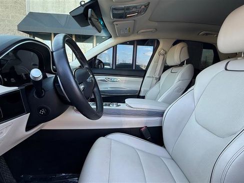 Used 2022 Genesis GV70 2.5T w/ Advanced Package image 11